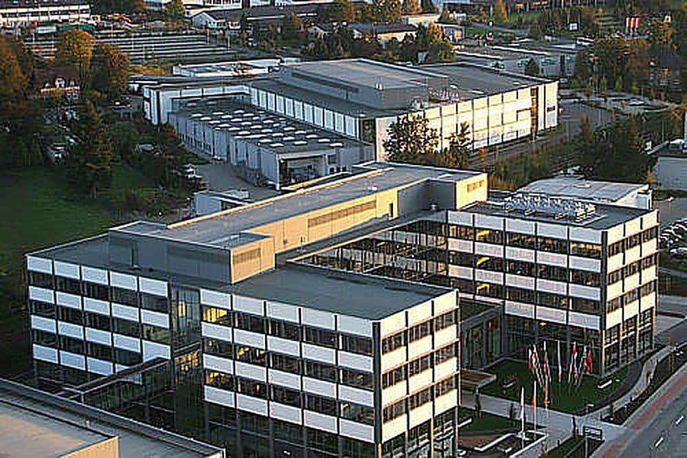 Luftaufnahme des Innovation Centers in Bad Pyrmont im Abendlicht