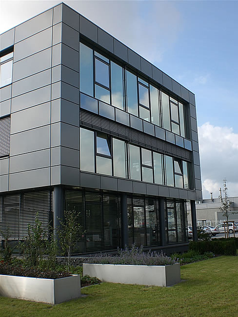 Bürogebäude für ein Industrieunternehmen, Ansicht 1 von 1