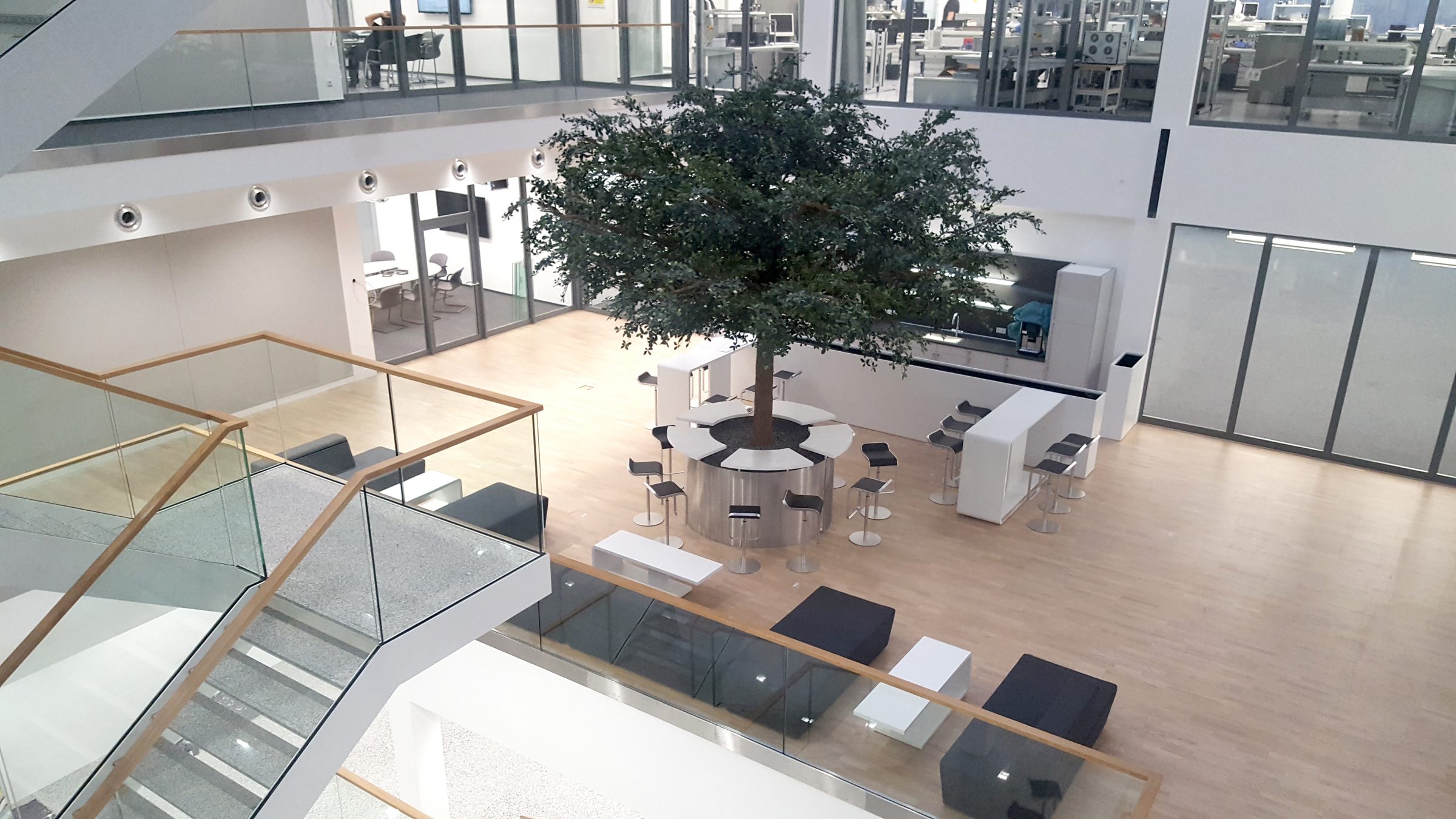 Büro- und Entwicklungsgebäude 4, Ansicht 2 von 7